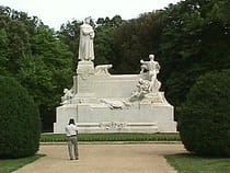 Monument to Petrarca
