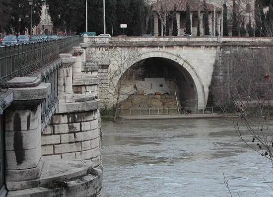 The mouth of the Cloaca Maxima emptying into the Tiber.